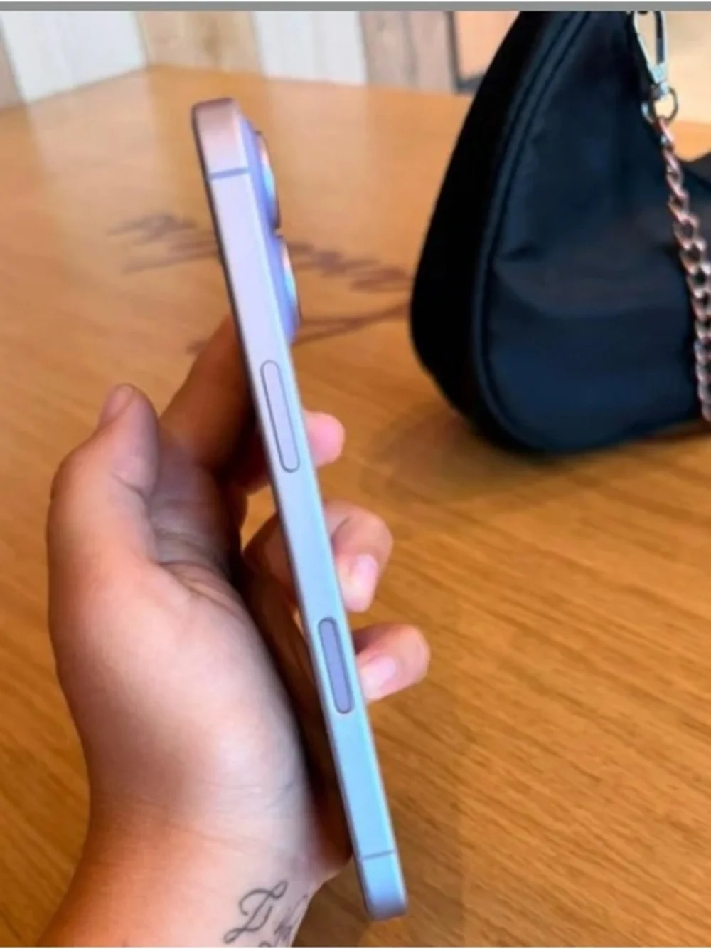 Apple iPhone 17 in Light Lavender - Elegant Purple Hue